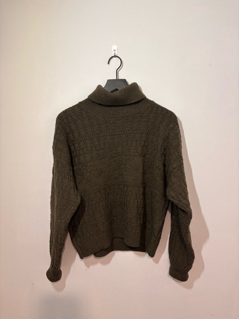 Vintage Gap 90s Dark Green
100% Pure Wool
Turtleneck Textured Knit...